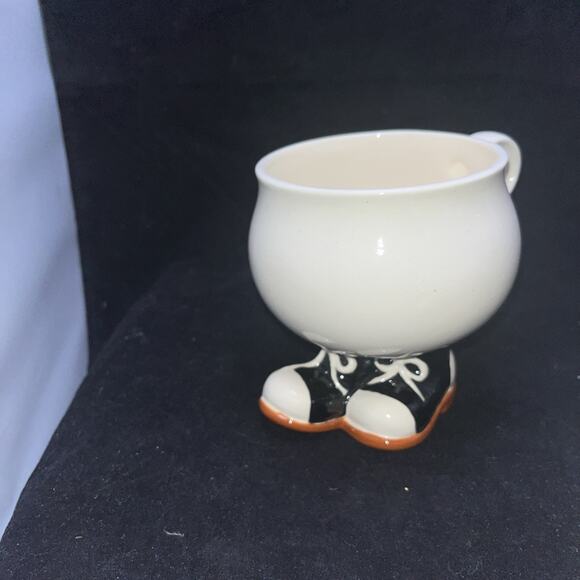 CARE INC 1976 HAND MADE CERAMIC WALKING SNEAKER TEAPOT 3 CUPS- Lid Has Cracks - Picture 3 of 13